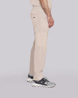 Moderne Arbeitshose für Arztpraxen