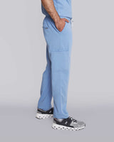 Bequeme Schlupfhose in hellblau mit elastischem Gummibund und praktischen Seitentaschen