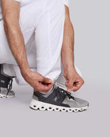 Herrenhose in weiß mit längenverstellbarem Gummizug am Hosenende