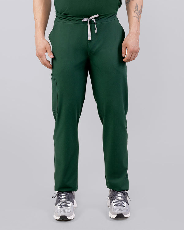 Funktionale Herrenhose in Tannengruen mit verstellbarem Hosenbein