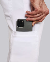Bequeme Schlupfhose in weiß mit elastischem Gummibund und praktischen Seitentaschen