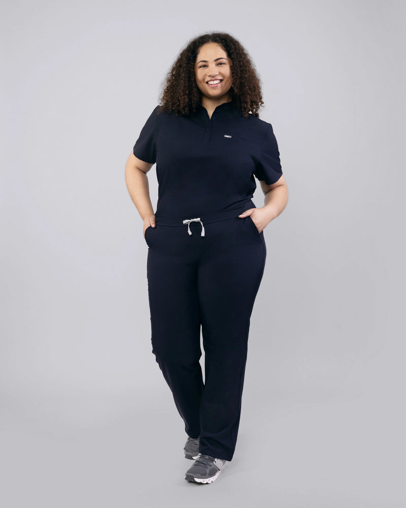 Moderne Damenhose in Grün mit elastischem Gummibund und Seitentaschen