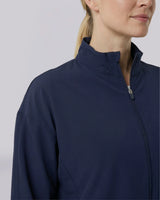 Moderne dunkelblaue Praxisjacke mit hohem Kragen für medizinische Berufe