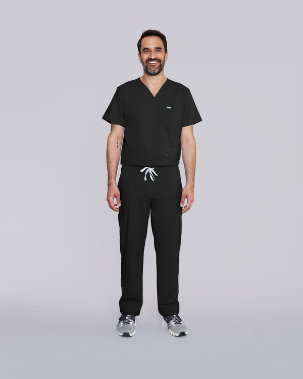 Arzt in moderner medizinischer Berufsbekleidung in schwarz