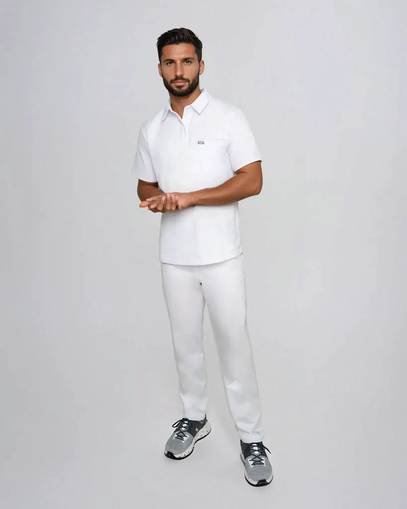 Bequemes und stilvolles Poloshirt in Weiß für medizinisches Fachpersonal